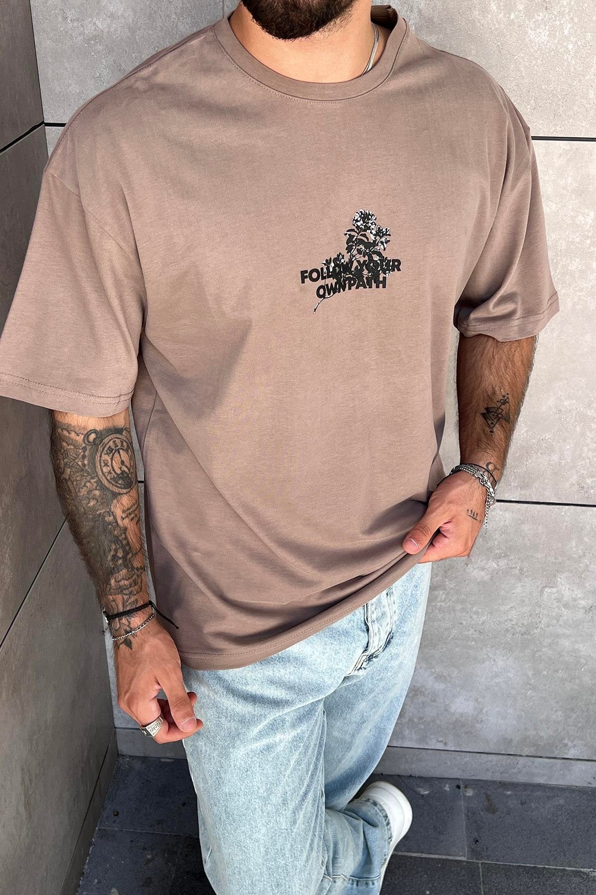 FOLLOW YOUR OWNPATH Printed Oversize T-Shirt Coffee