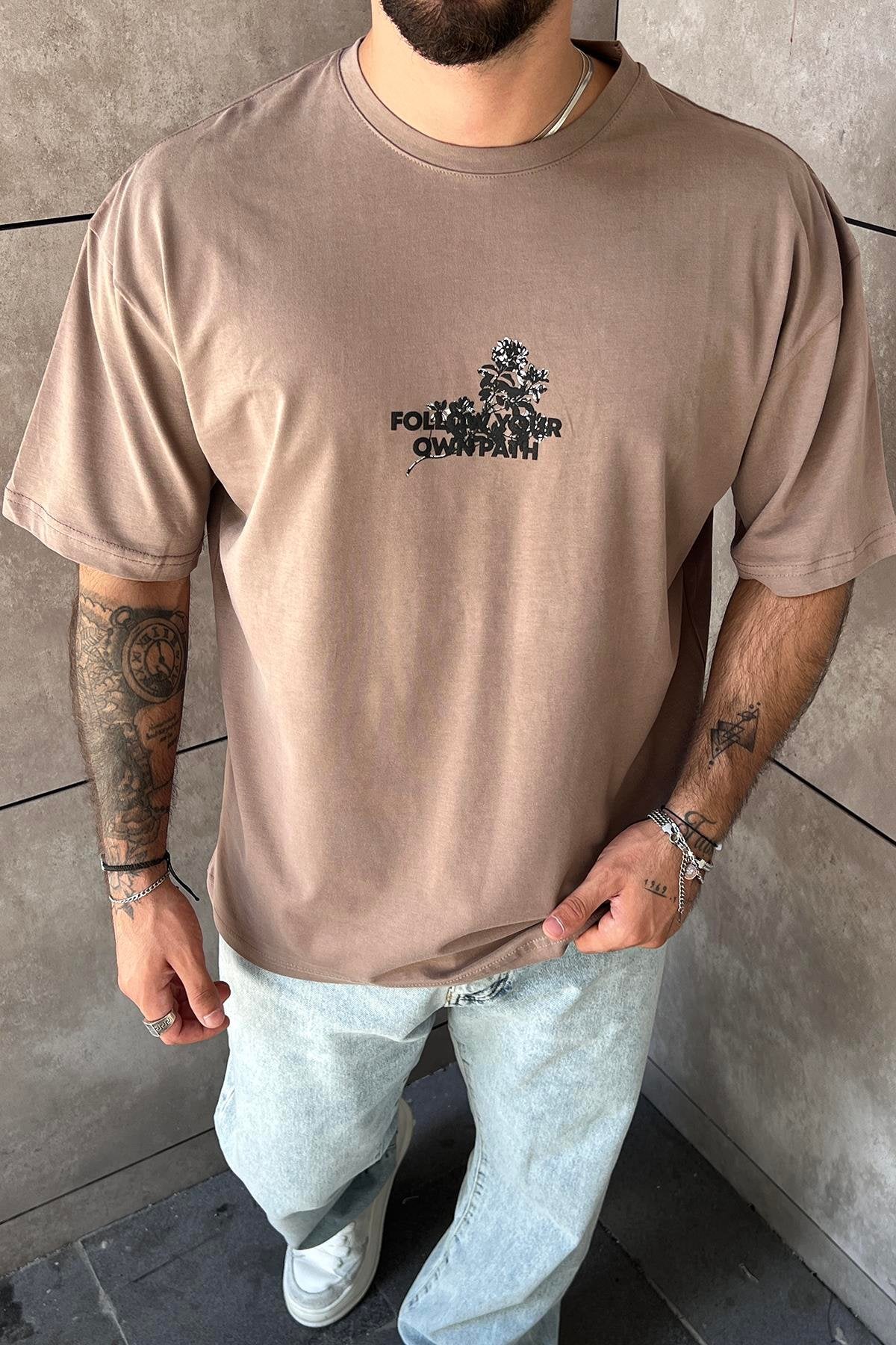 FOLLOW YOUR OWNPATH Printed Oversize T-Shirt Coffee